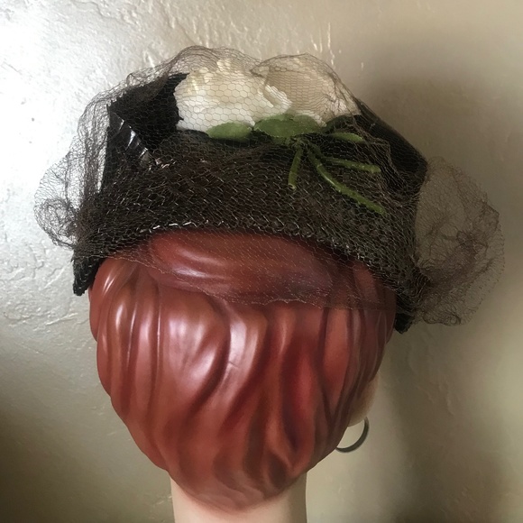 EXQUISITE 1940s\' BROWN METALLIC STRAW FASCINATOR HAT WITH FABRIC ROSES & VEIL main image 13